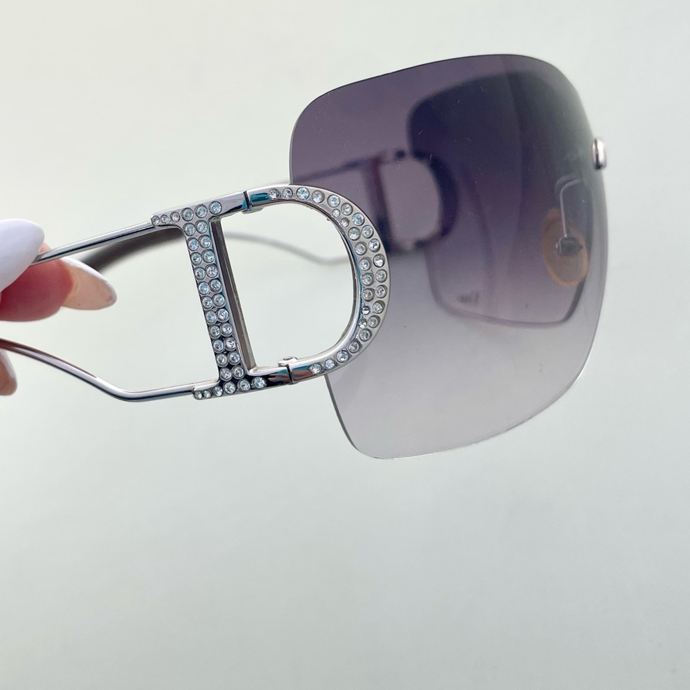 LIKE NEW 2000s DIORLY OVERSIZED SUNGLASSES